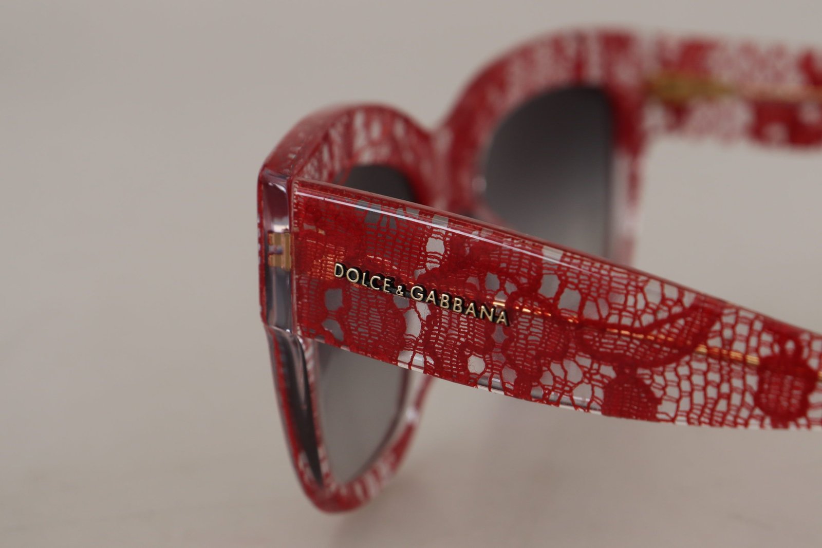 Gafas de sol Dolce & Gabbana con montura rectangular de acetato y encaje rojo DG4231F - Imagen 8